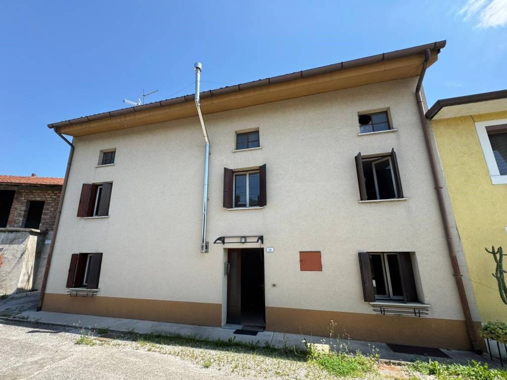 casa indipendente in vendita a Gemona del Friuli