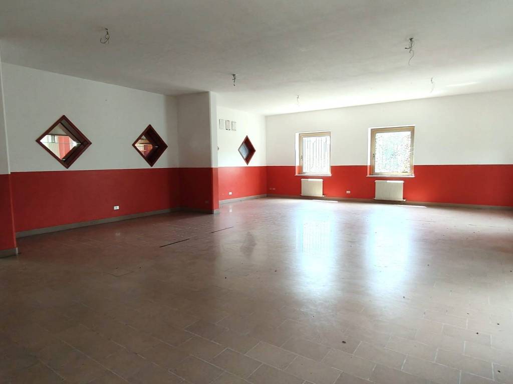 negozio in vendita a Gemona del Friuli