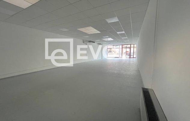 locale commerciale in vendita a Gemona del Friuli in zona Taboga