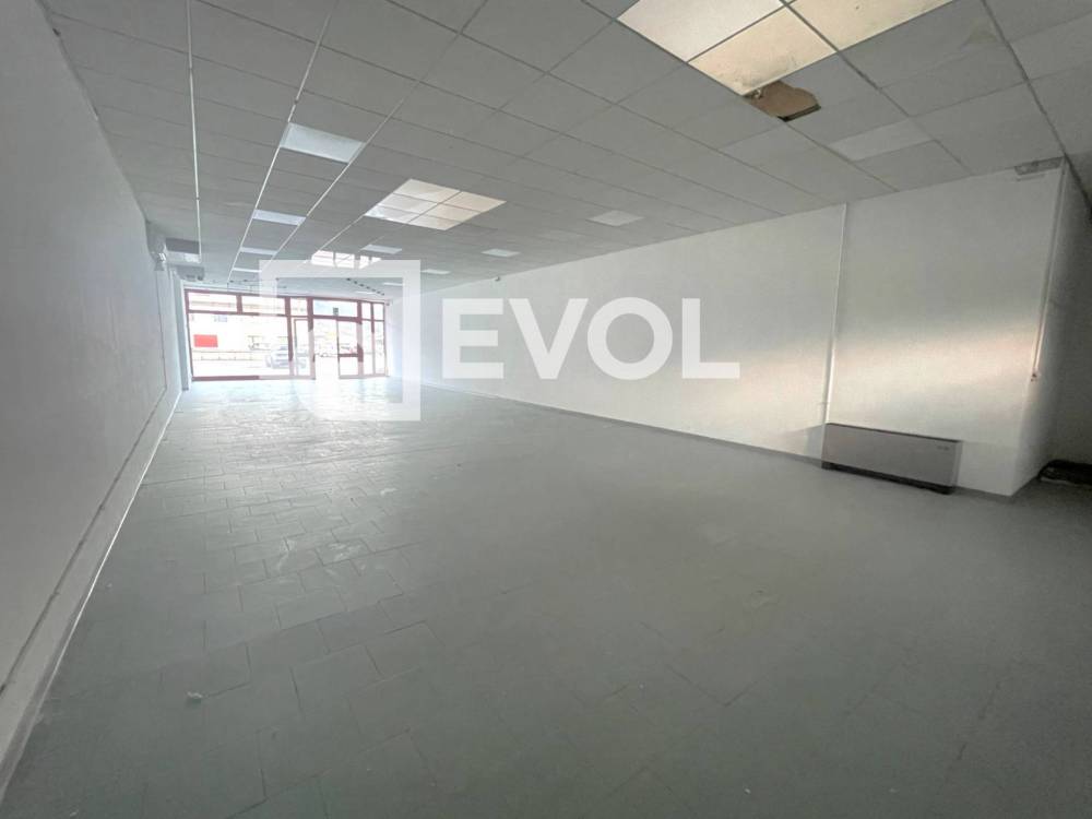 locale commerciale in vendita a Gemona del Friuli in zona Taboga