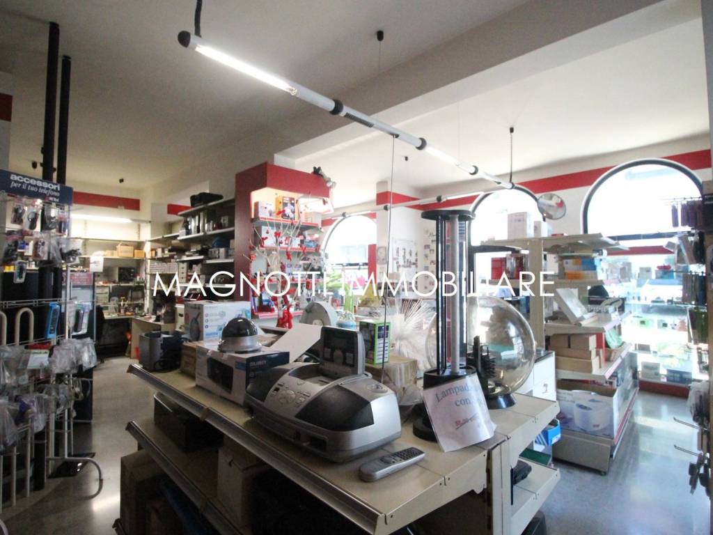 negozio in vendita a Gemona del Friuli