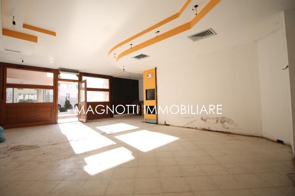 negozio in vendita a Gemona del Friuli