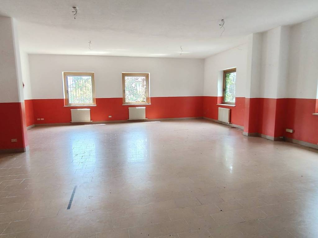 negozio in vendita a Gemona del Friuli