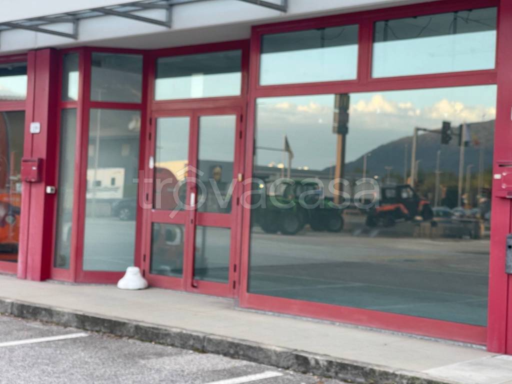 negozio in vendita a Gemona del Friuli in zona Taboga