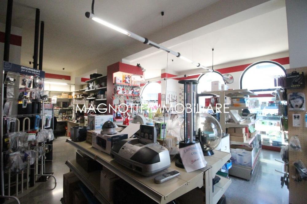 negozio in vendita a Gemona del Friuli