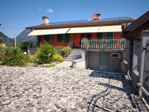 casa indipendente in vendita a Gemona del Friuli in zona Campagnola