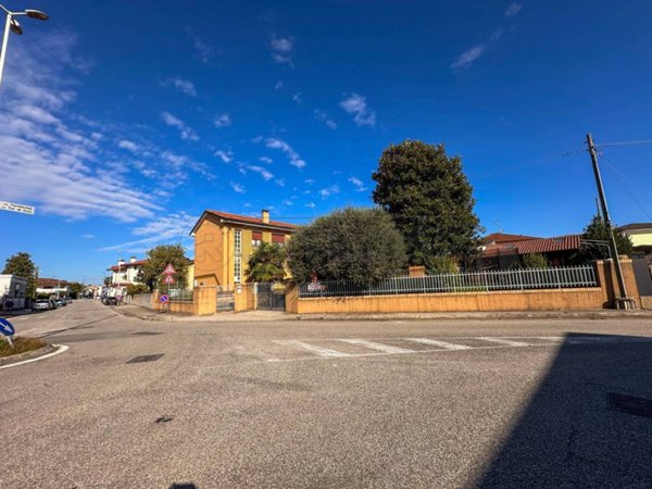 casa indipendente in vendita a Gonars