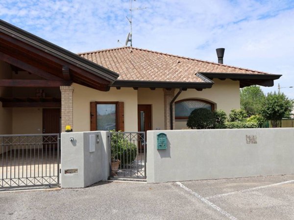 casa indipendente in vendita a Gonars