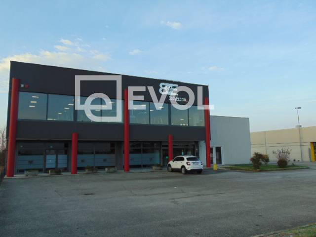 locale commerciale in vendita a Gonars