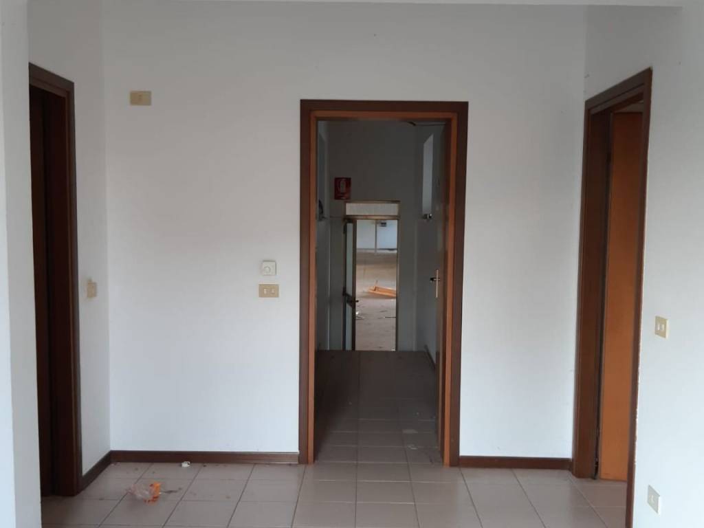 locale commerciale in vendita a Gonars