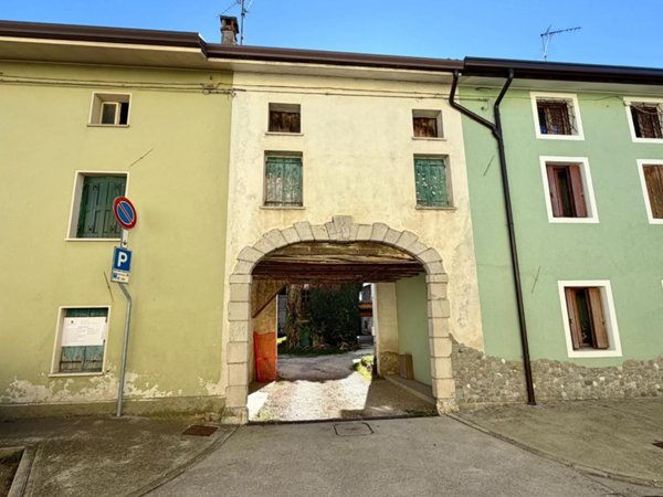 casale in vendita a Gonars in zona Fauglis