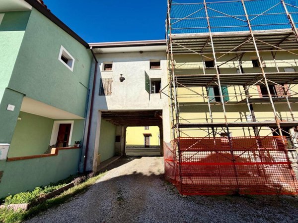 casale in vendita a Gonars in zona Fauglis