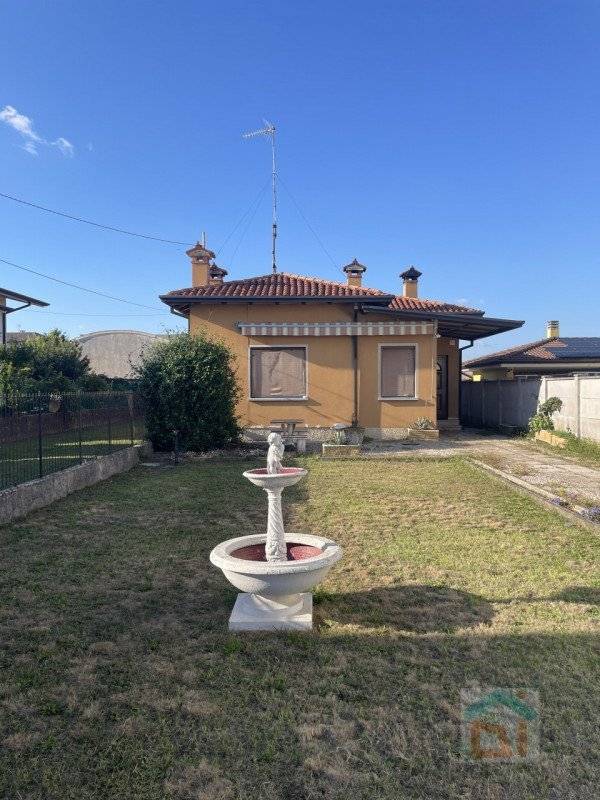 casa indipendente in vendita a Gonars