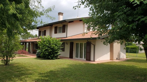 casa indipendente in vendita a Latisana