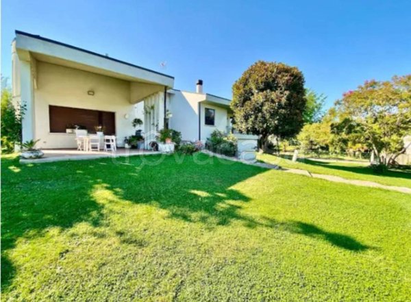 casa indipendente in vendita a Latisana in zona Pertegada