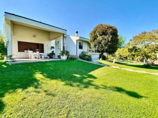 casa indipendente in vendita a Latisana in zona Pertegada