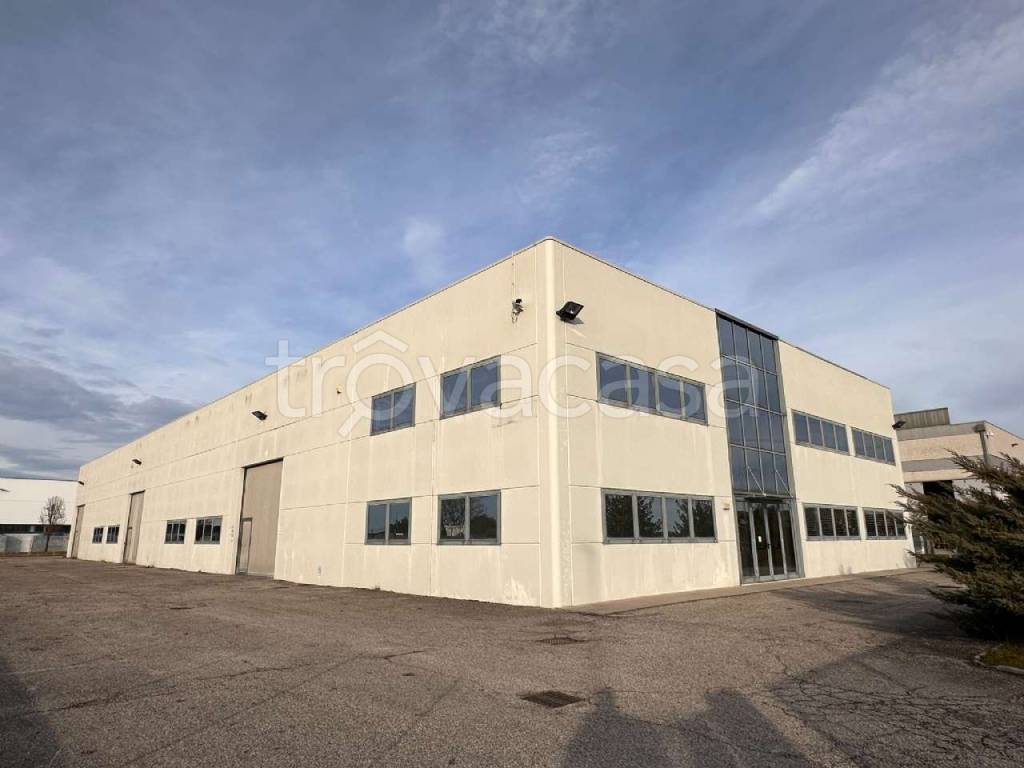 locale commerciale in vendita a Latisana