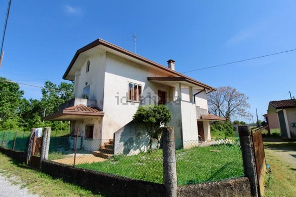 casa indipendente in vendita a Latisana