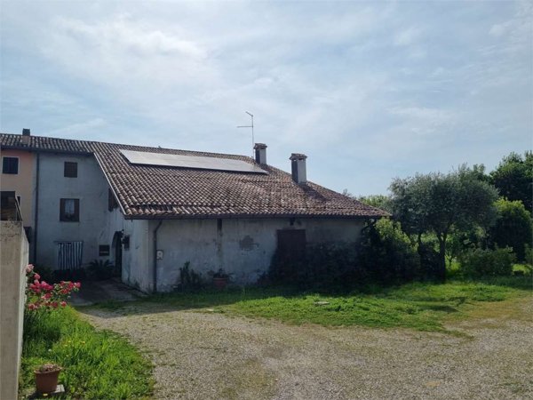 casa indipendente in vendita a Latisana in zona Pertegada