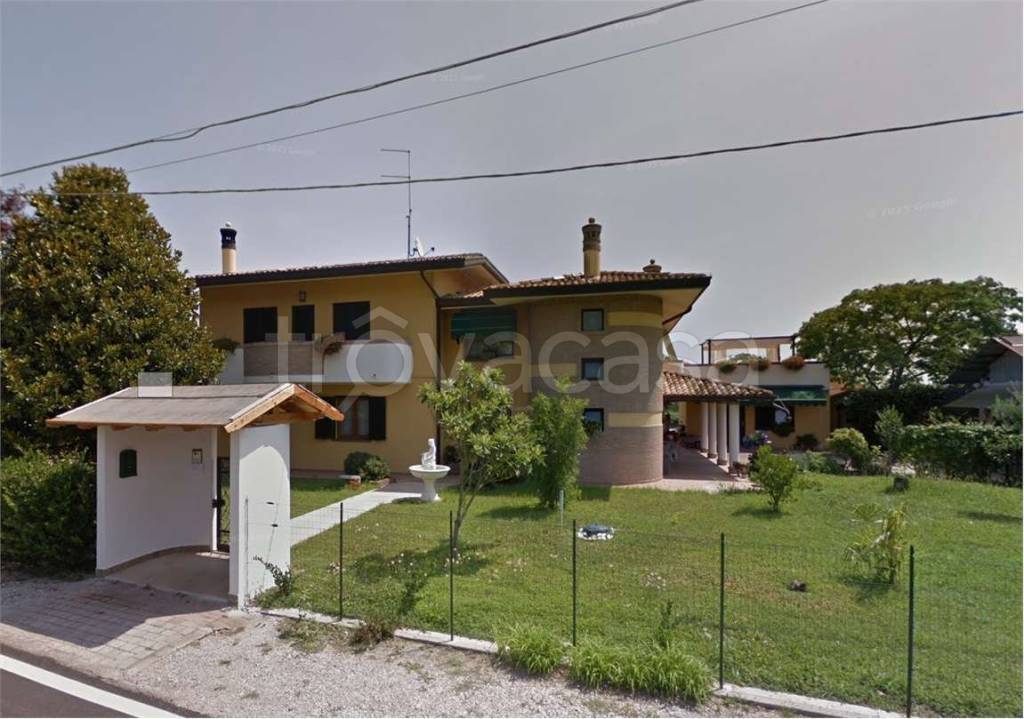 casa indipendente in vendita a Latisana in zona Pertegada
