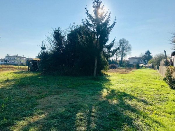 terreno edificabile in vendita a Latisana in zona Pertegada