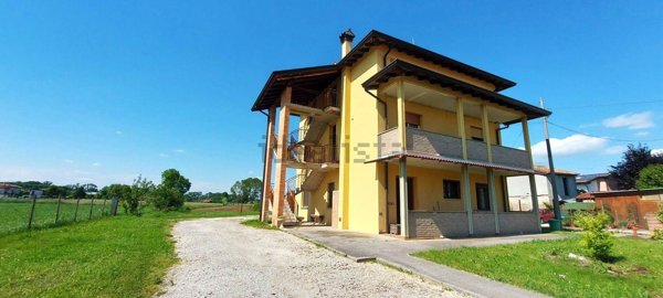 casa indipendente in vendita a Latisana