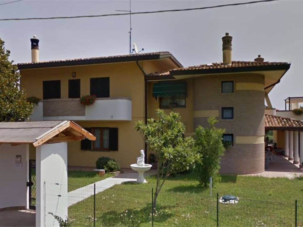casa indipendente in vendita a Latisana in zona Pertegada