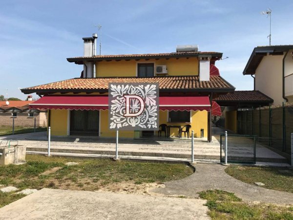 casa indipendente in vendita a Latisana in zona Pertegada