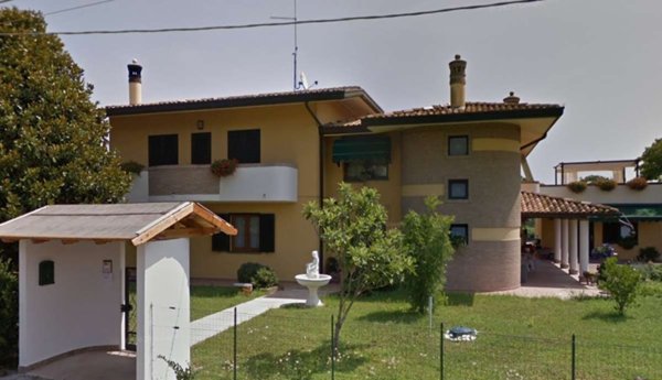 casa indipendente in vendita a Latisana in zona Pertegada