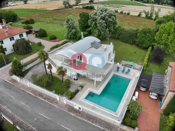 casa indipendente in vendita a Latisana
