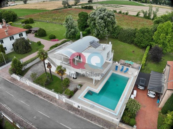 casa indipendente in vendita a Latisana