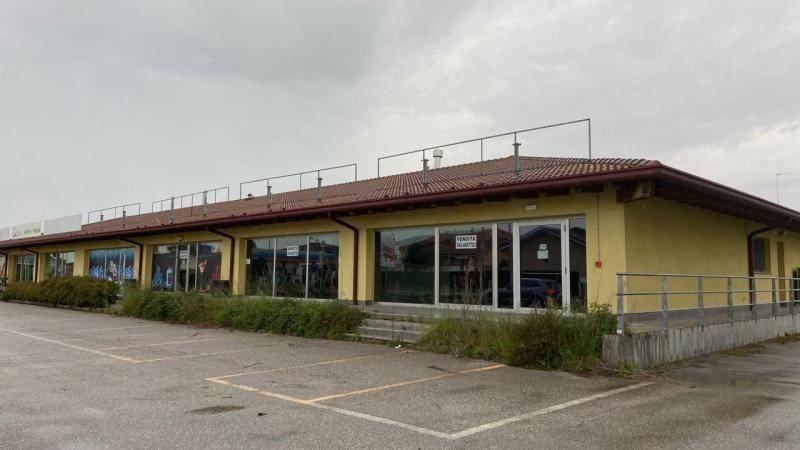 negozio in vendita a Latisana in zona Pertegada