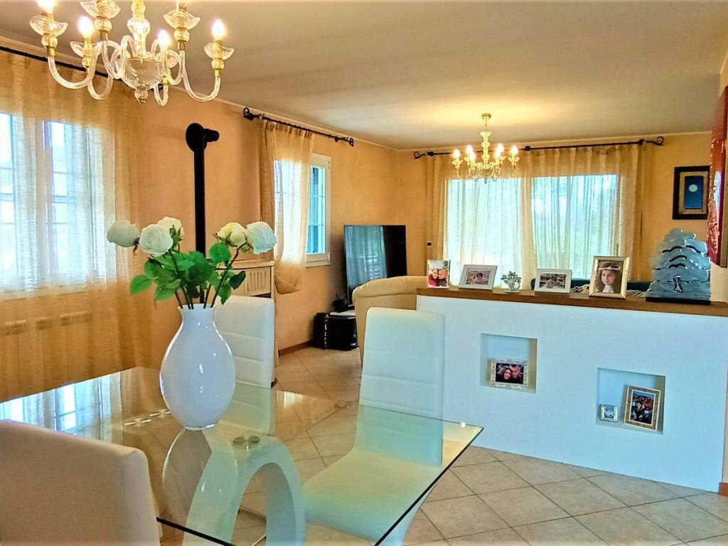 casa indipendente in vendita a Latisana in zona Bevazzana