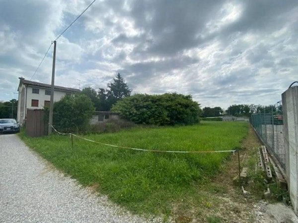 casa indipendente in vendita a Latisana