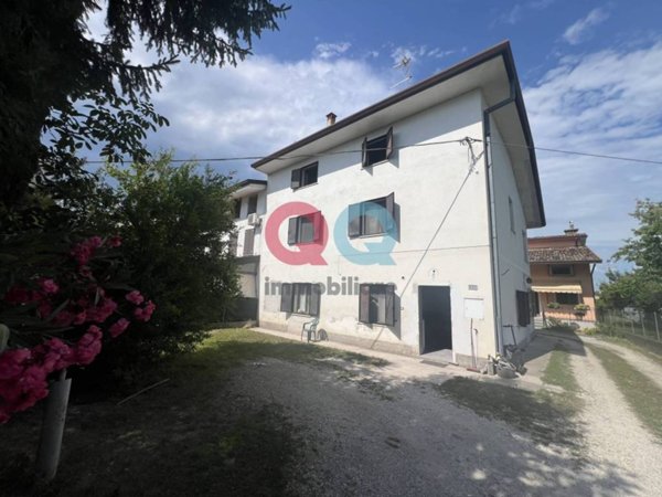 casa indipendente in vendita a Latisana