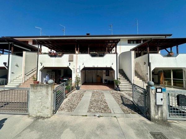 casa indipendente in vendita a Latisana