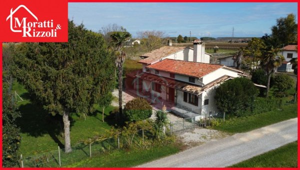 casa indipendente in vendita a Latisana in zona Pertegada