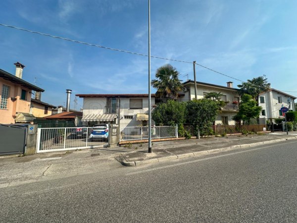 casa indipendente in vendita a Latisana in zona Crosere