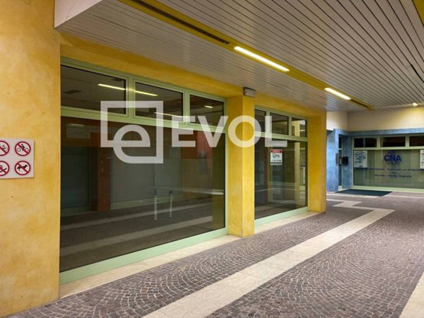 locale commerciale in vendita a Latisana