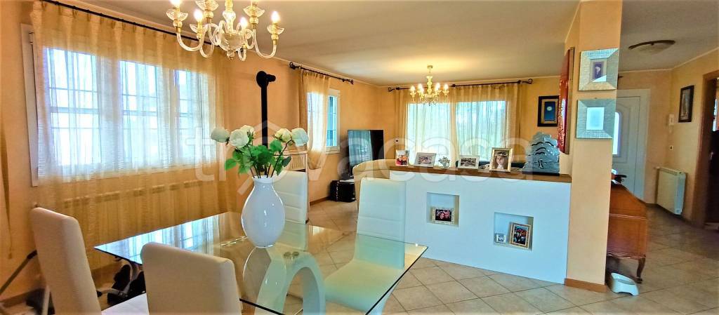 casa indipendente in vendita a Latisana in zona Bevazzana