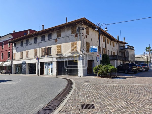 locale commerciale in vendita a Latisana