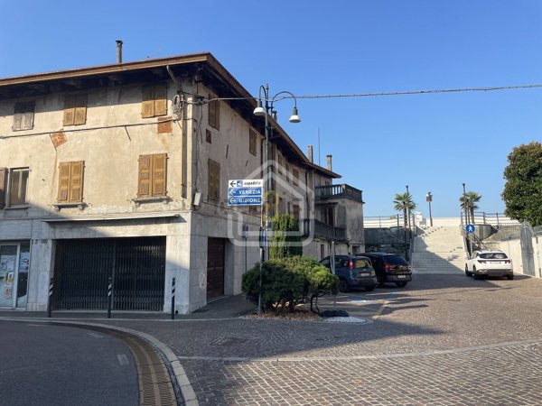 locale commerciale in vendita a Latisana
