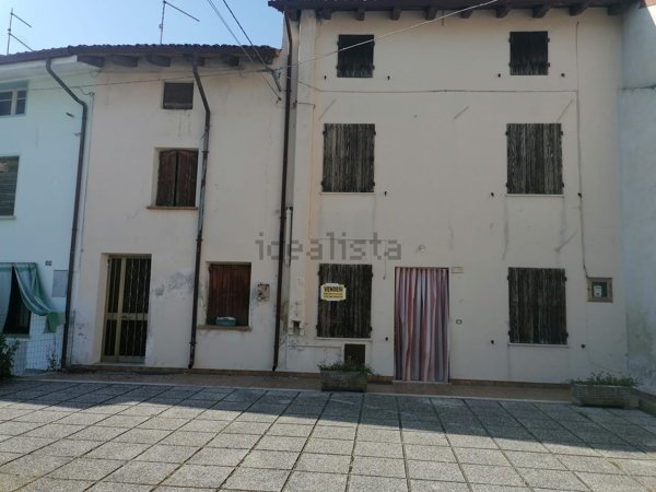 casa indipendente in vendita a Latisana