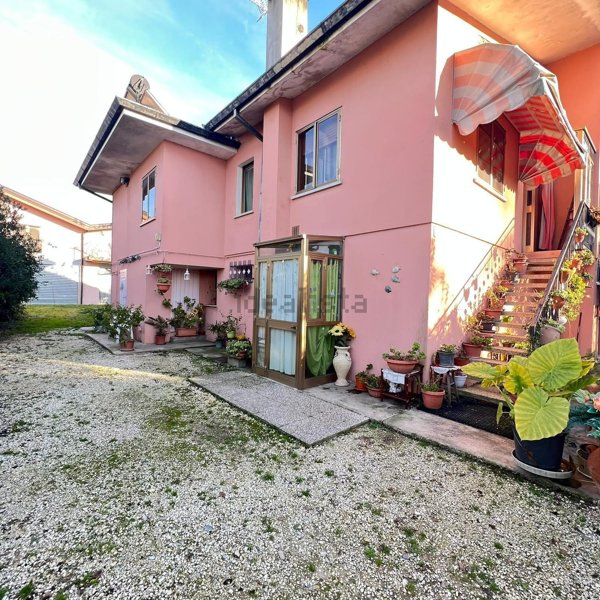casa indipendente in vendita a Latisana
