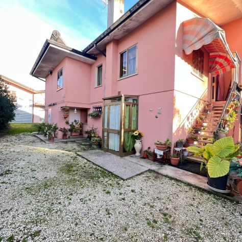 casa indipendente in vendita a Latisana in zona Paludo