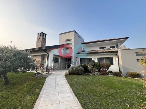 casa indipendente in vendita a Latisana