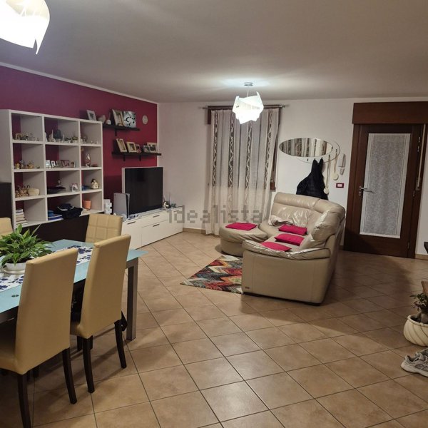 casa indipendente in vendita a Latisana in zona Pertegada