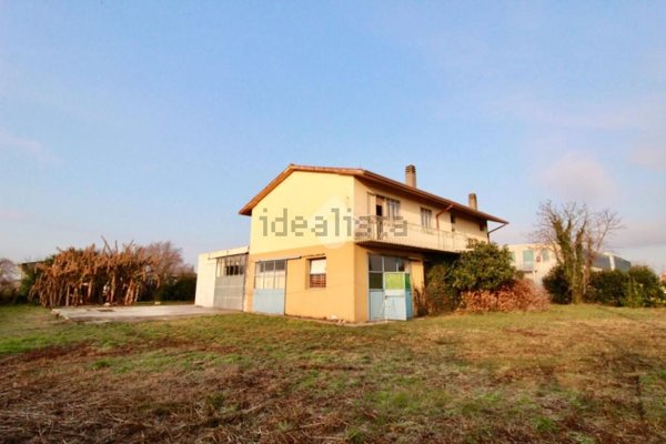 casa indipendente in vendita a Latisana in zona Gorgo