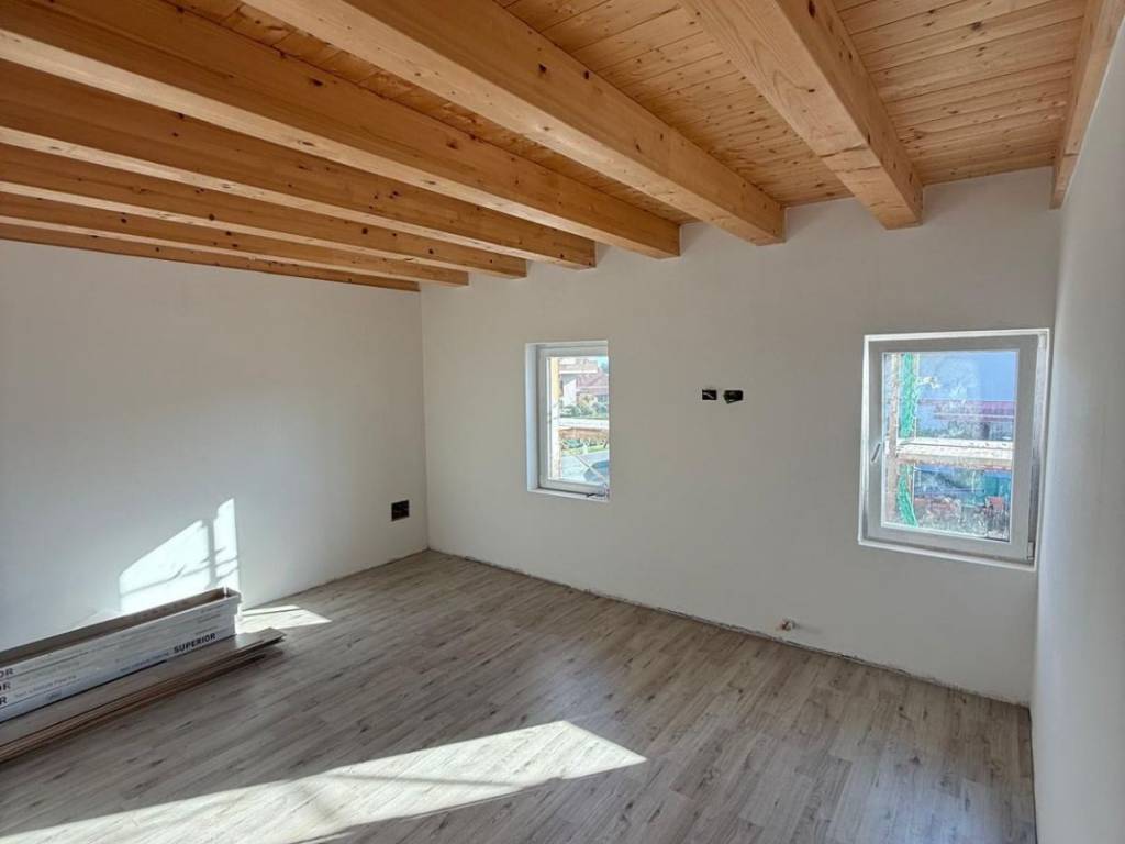 casa indipendente in vendita a Latisana in zona Pertegada