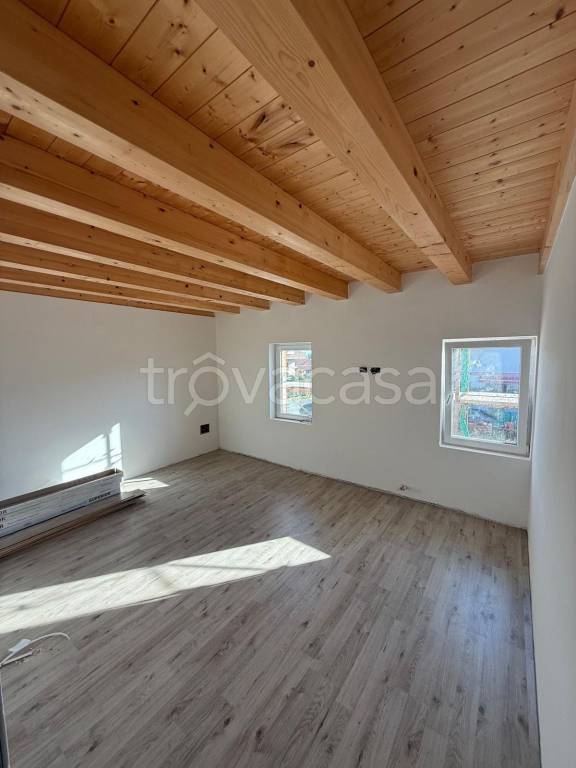 casa indipendente in vendita a Latisana in zona Pertegada